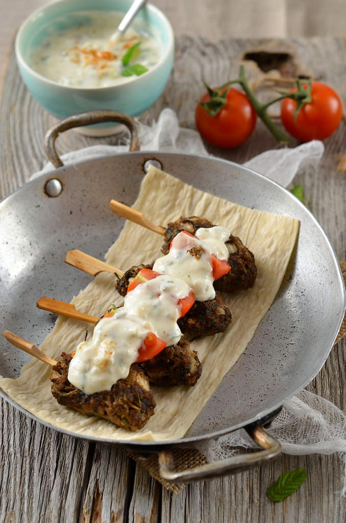 Brochette de kefta de boeuf et sauce au yaourt