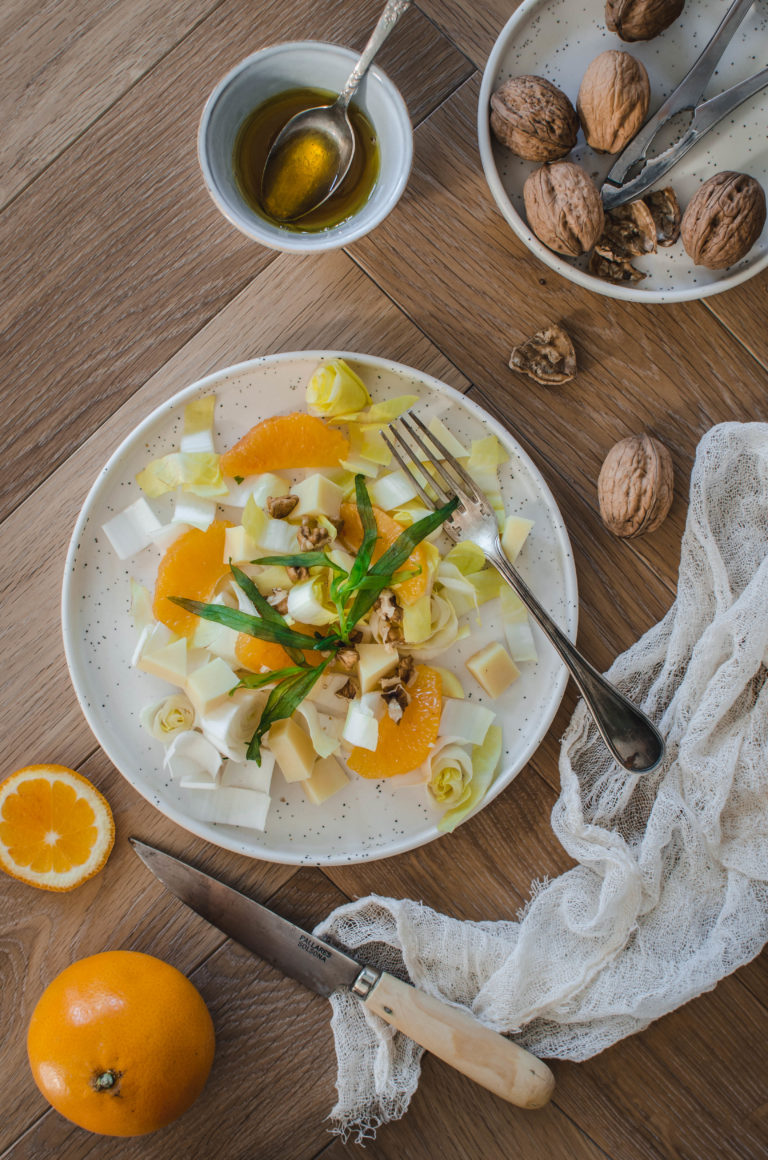 Salade d’endive, fromage et vinaigrette aux noix